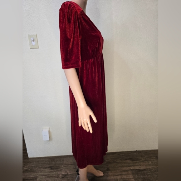 Maternity New INGRID & ISABEL dressWomens Red Velvet Short Sleeve Mid… - Picture 8 of 9